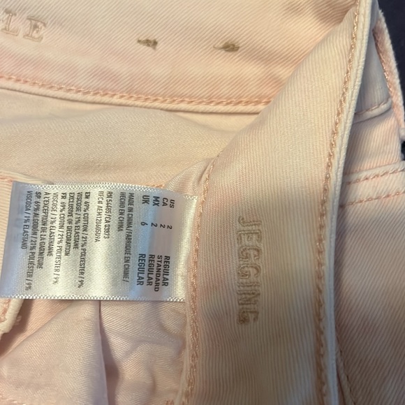 American Eagle pink distressed jegging. - Picture 4 of 4